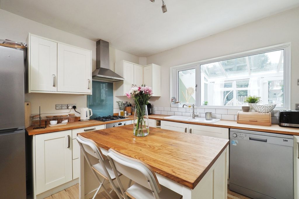 Property photo 1 of 17 Kitchen