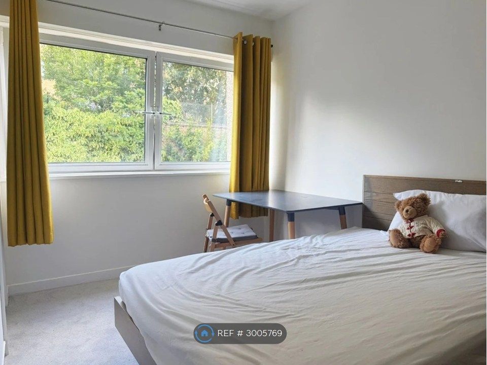 Property photo 2 of 14 Room 1 - En-Suite