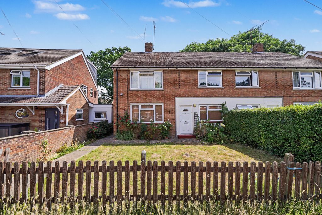 Property photo 1 of 14 63 Longs Way, Wokingham, Berkshire Rg40 1Qw