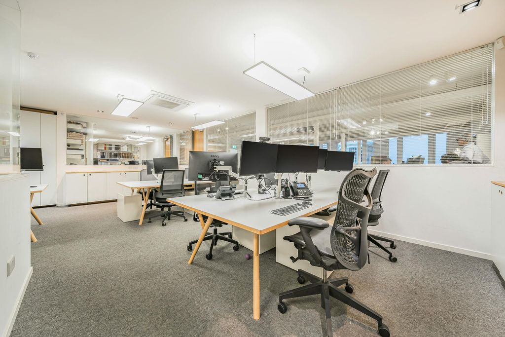 Property photo 3 of 19 1383735-16-6968Df5045E96.Jpg