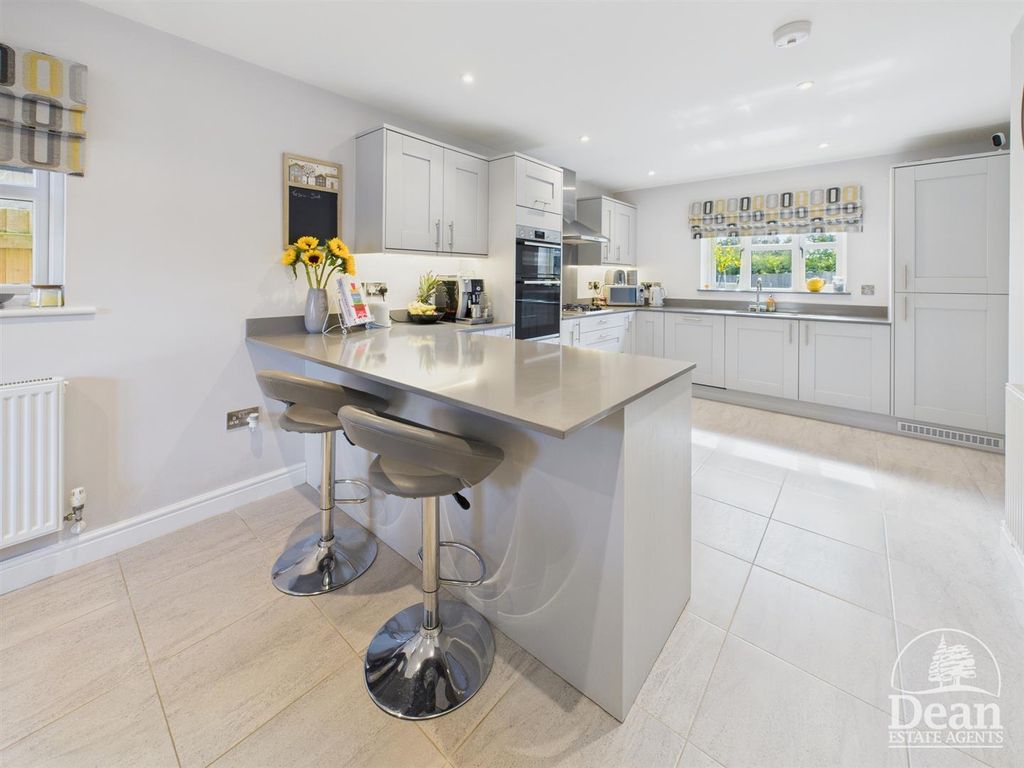 Property photo 3 of 28