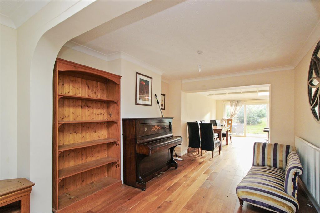 Property photo 3 of 16 Img_3934-04672200.Jpg