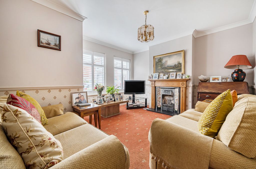 Property photo 2 of 15 1373804-10-6908d7...