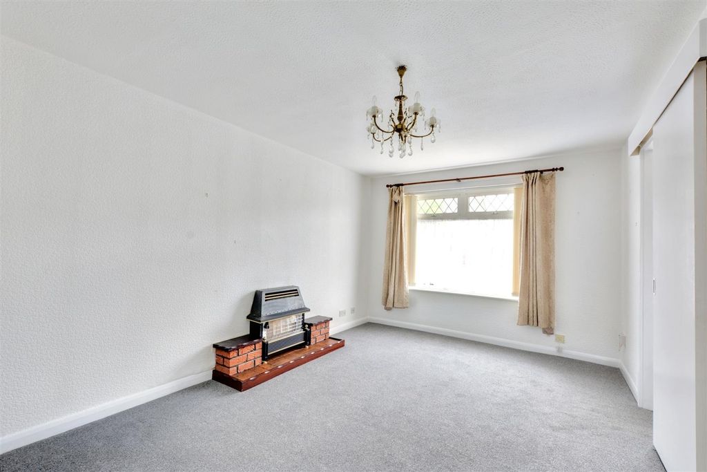 Property photo 2 of 13 Lounge