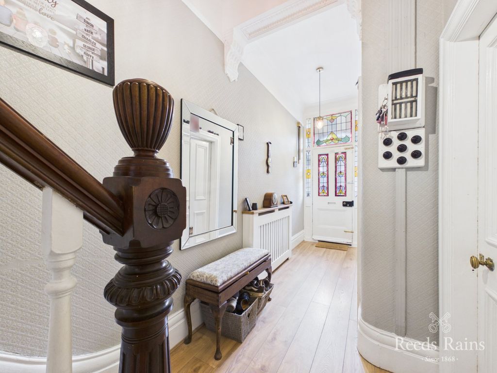 Property photo 2 of 30 Entrance Hall