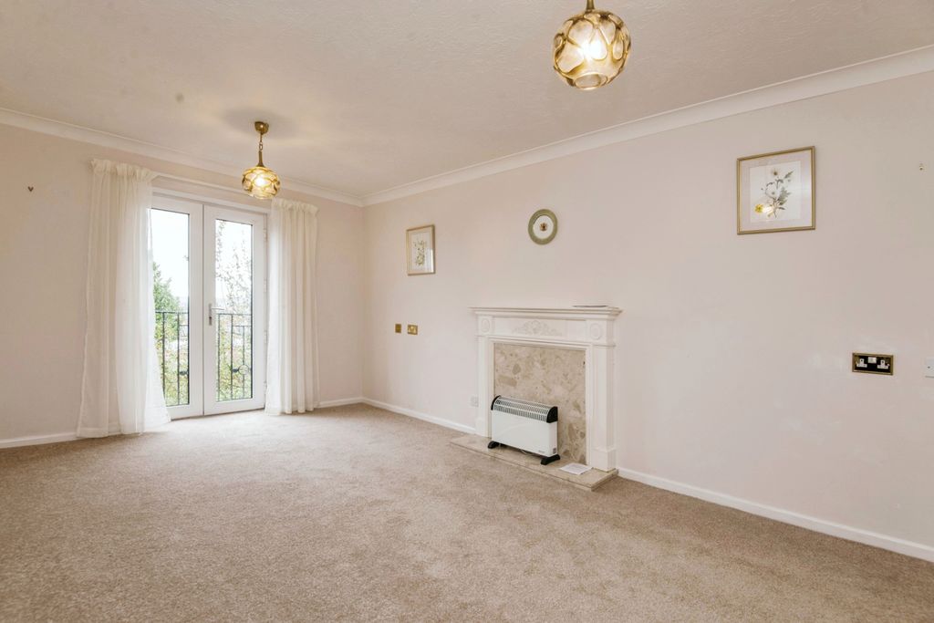 Property photo 2 of 10 Living Room
