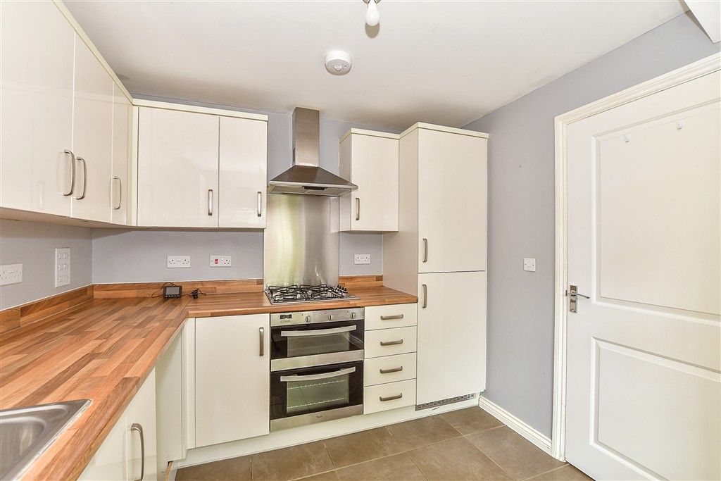 Property photo 3 of 9 Kitchen