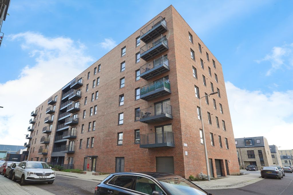 Property photo 1 of 12