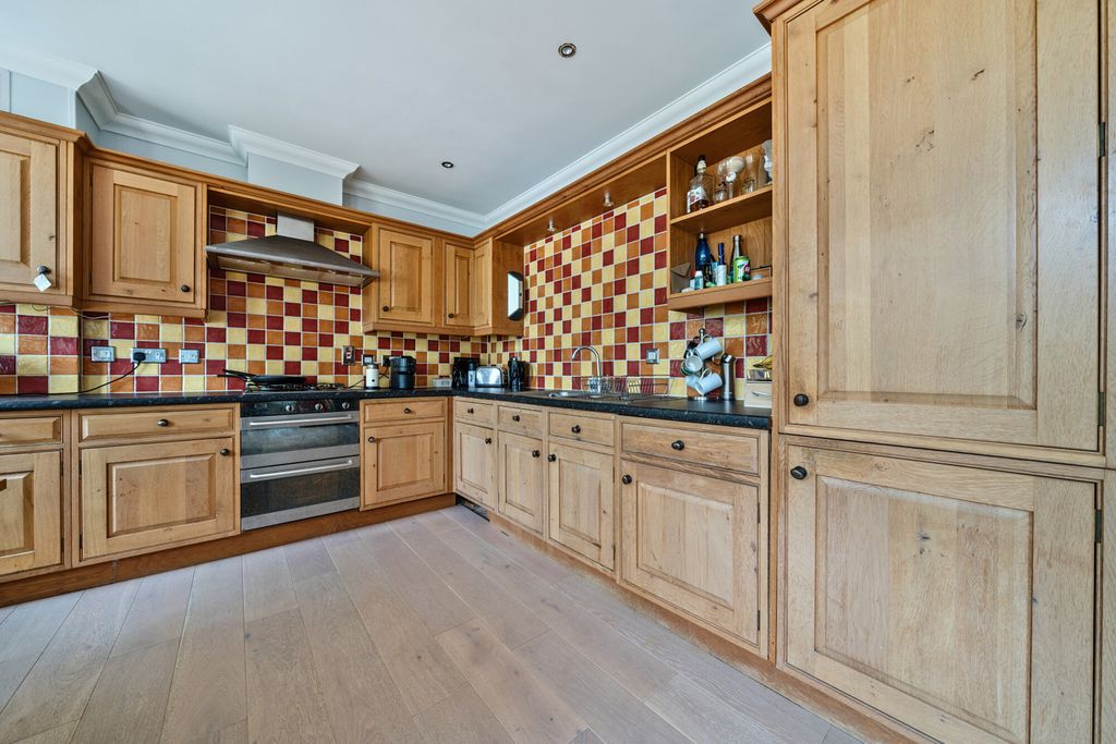 Property photo 3 of 19 Kitchen