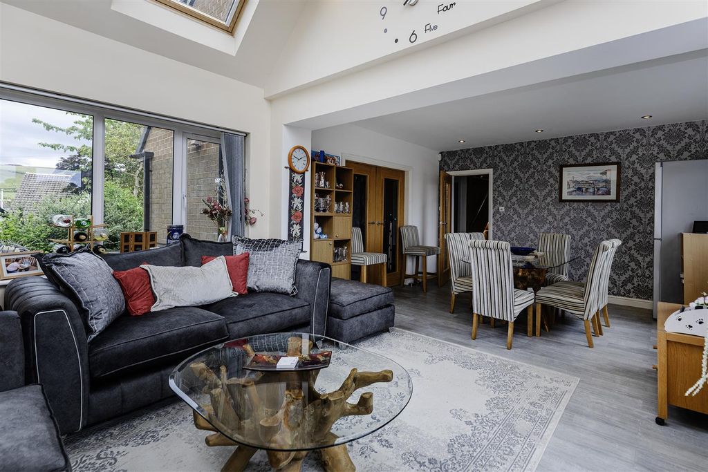 Property photo 3 of 61 Dining/Sitting Room