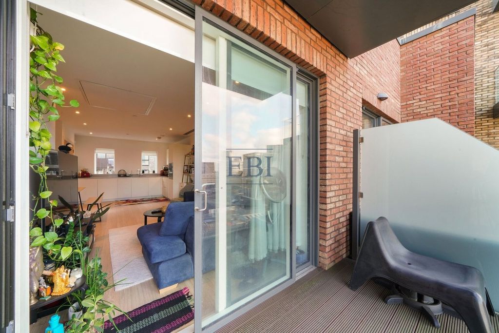 Property photo 2 of 16 Picture No. 15