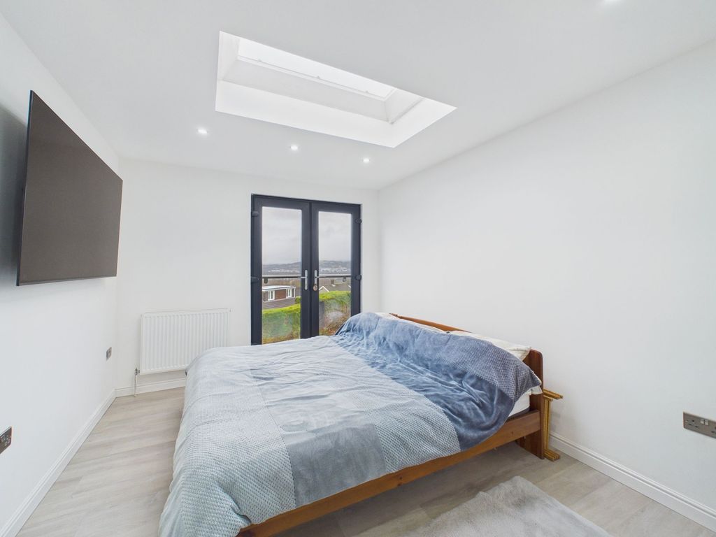 Property photo 3 of 41