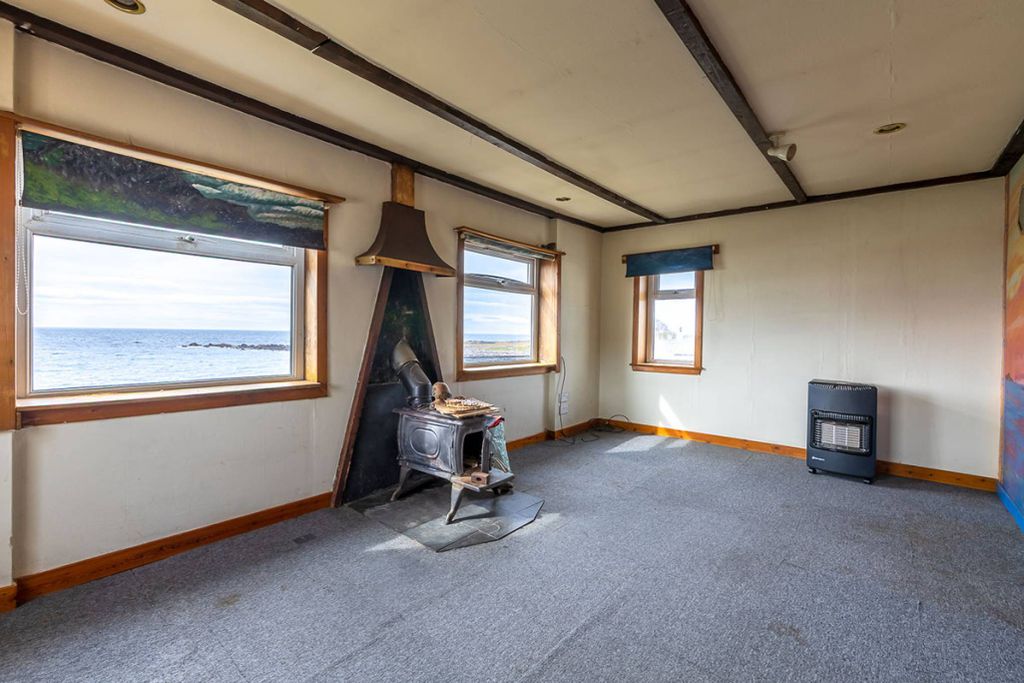 Property photo 3 of 27