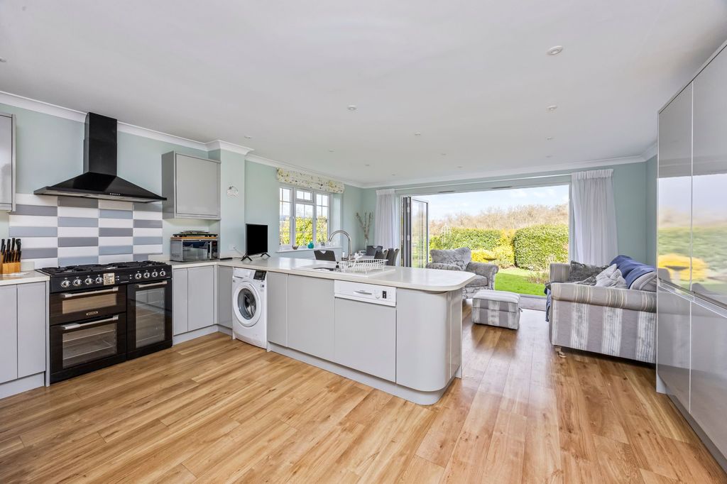 Property photo 2 of 23