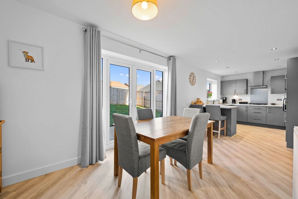 Property photo 2 of 35