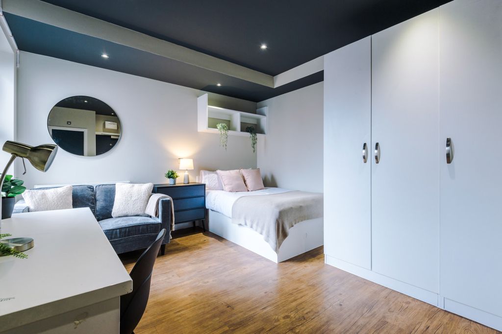 Property photo 2 of 15 Flat 12, Unw, 2