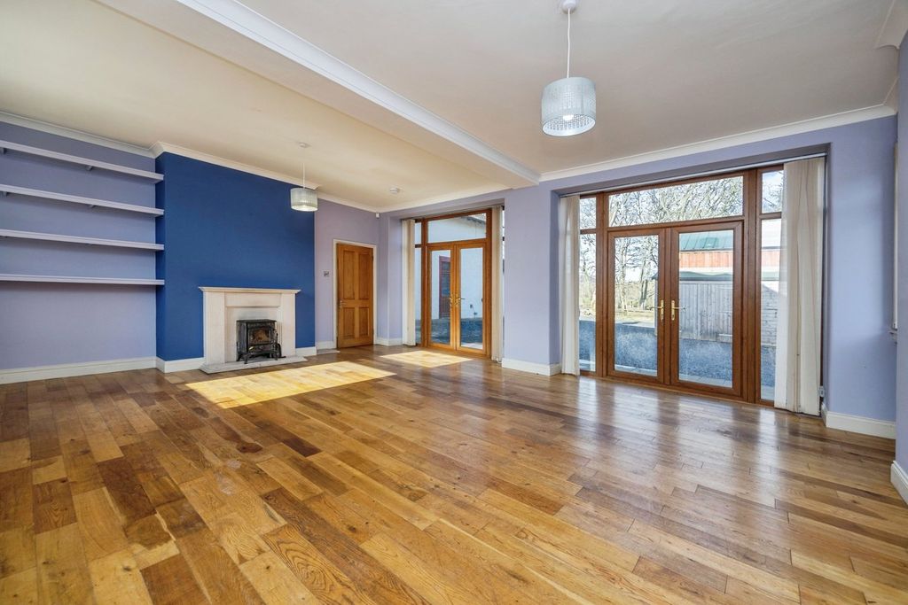 Property photo 2 of 35
