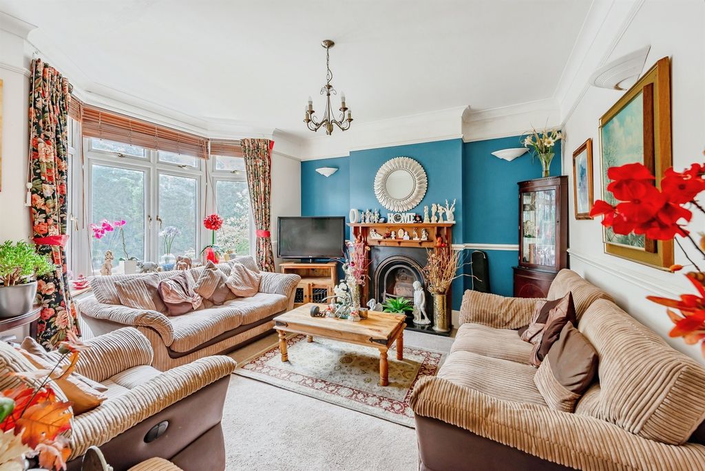 Property photo 2 of 17