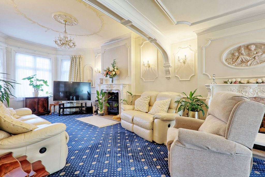 Property photo 3 of 47