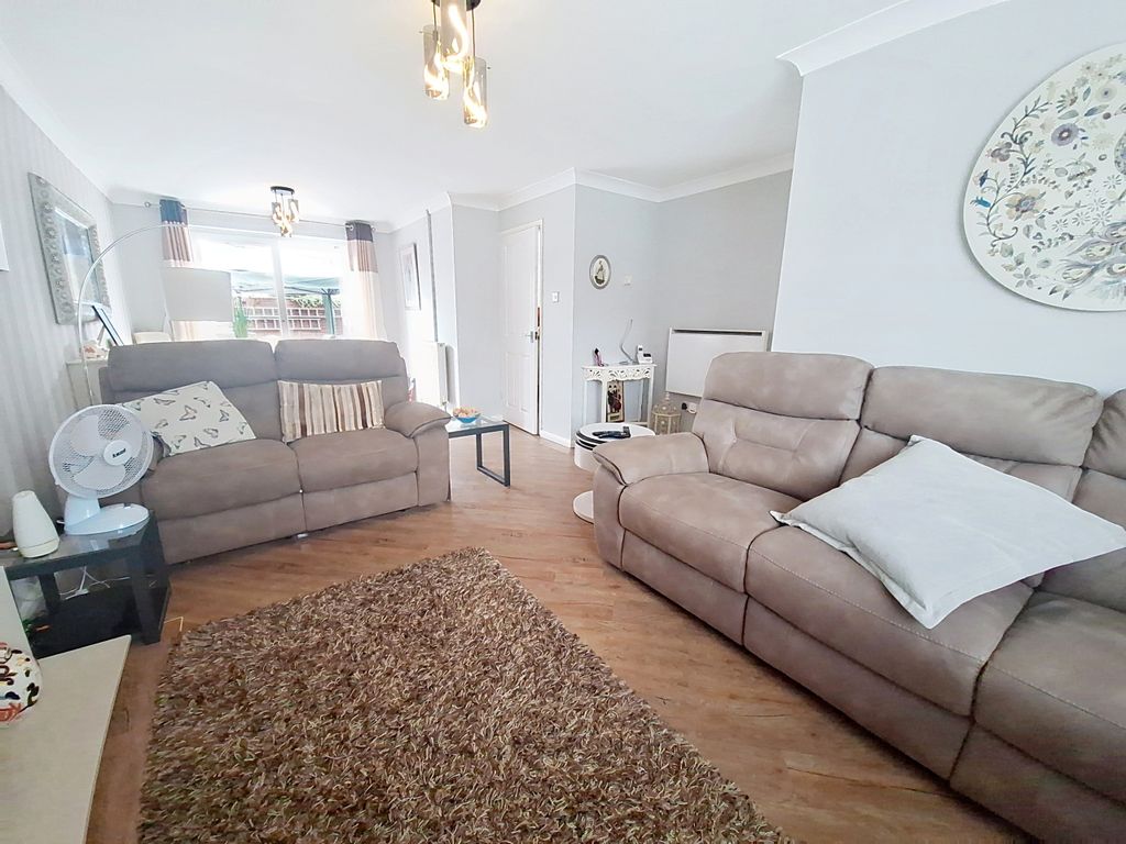 Property photo 3 of 22 Lounge 1 1