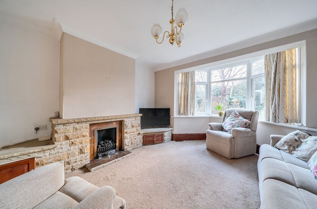 Property photo 3 of 25 Lounge