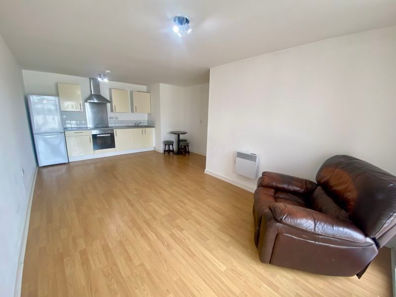 Property photo 2 of 8 Photo 4