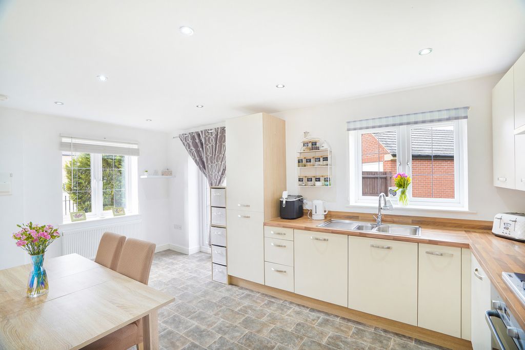 Property photo 3 of 21