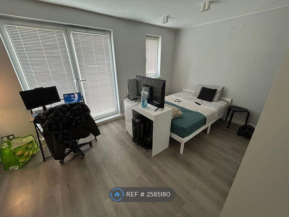 Property photo 2 of 9 Very Spacious Room With Double Bed