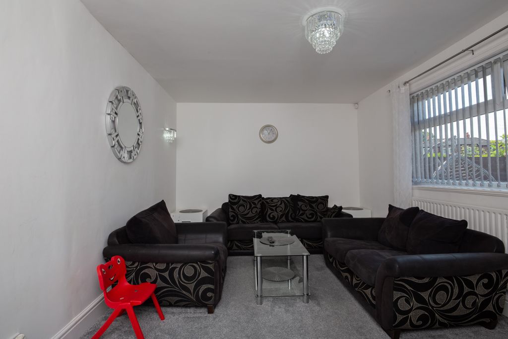 Property photo 3 of 27