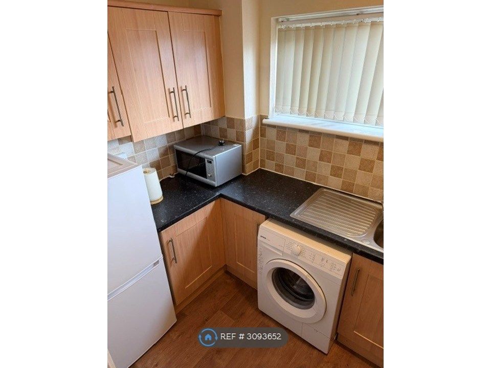 Property photo 3 of 9 Kitchen