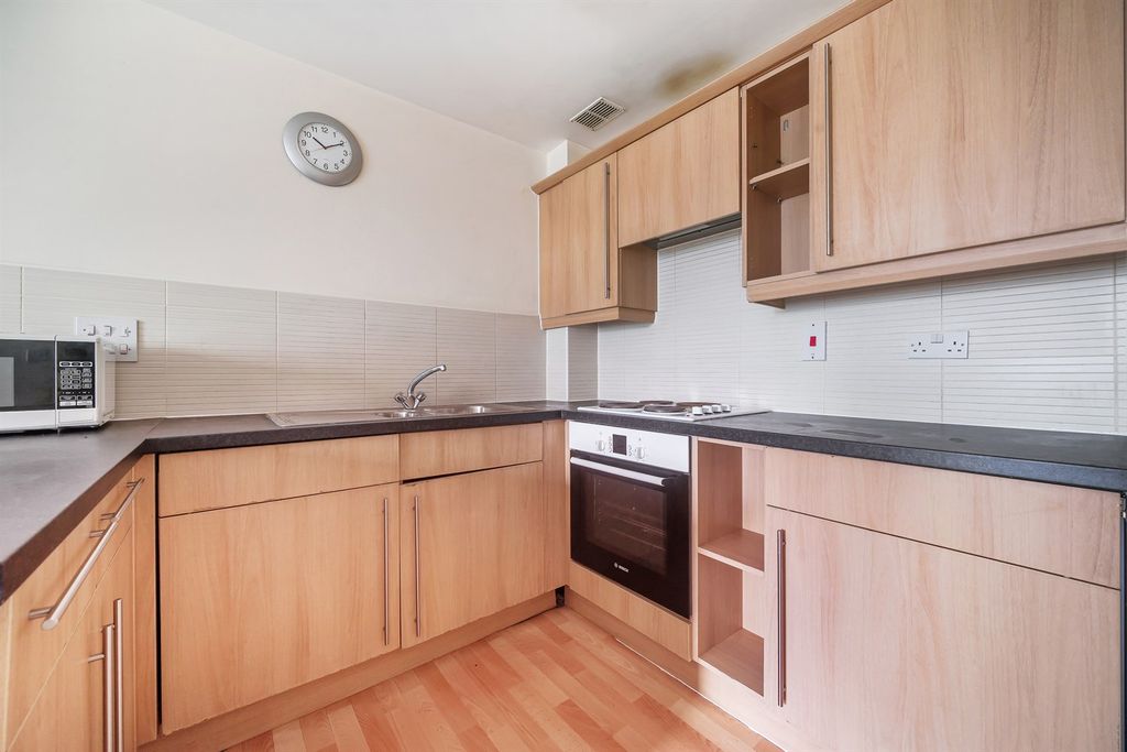 Property photo 2 of 9 Kitchen