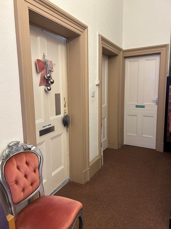 Property photo 3 of 10 Photo 4