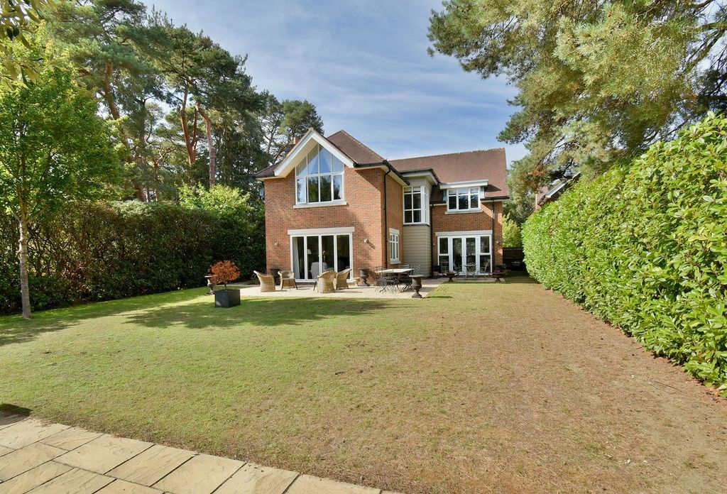 Property photo 2 of 26