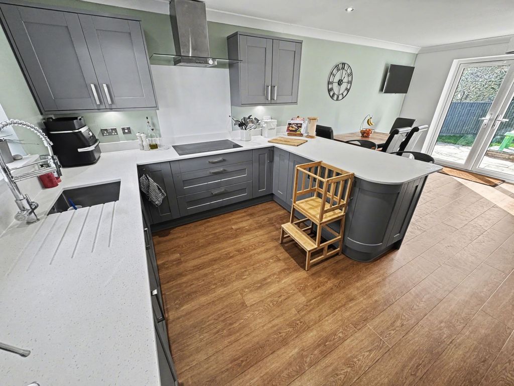 Property photo 2 of 25