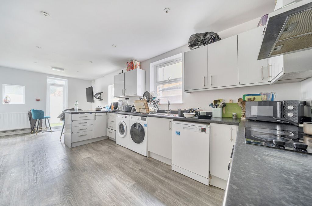 Property photo 3 of 11 1404214-16-69820B...