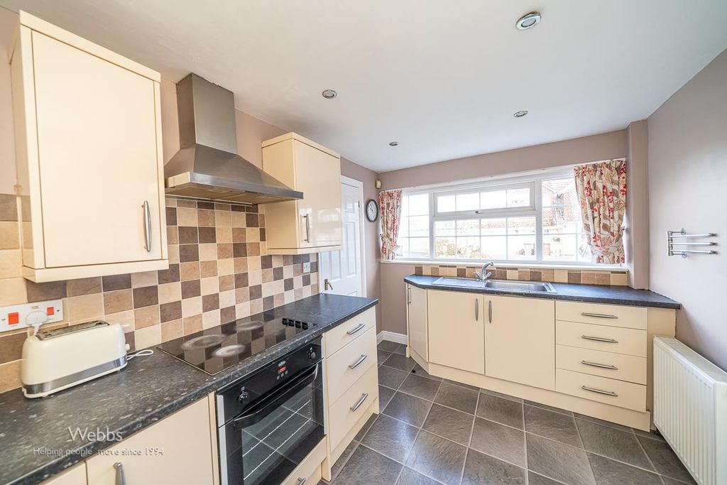 Property photo 3 of 29 Â© Webbs Estate Agents Â© (9 Of 98).Jpg