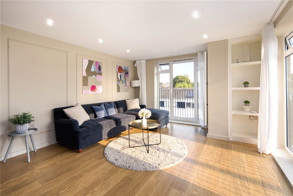 Property photo 2 of 9 Living Are