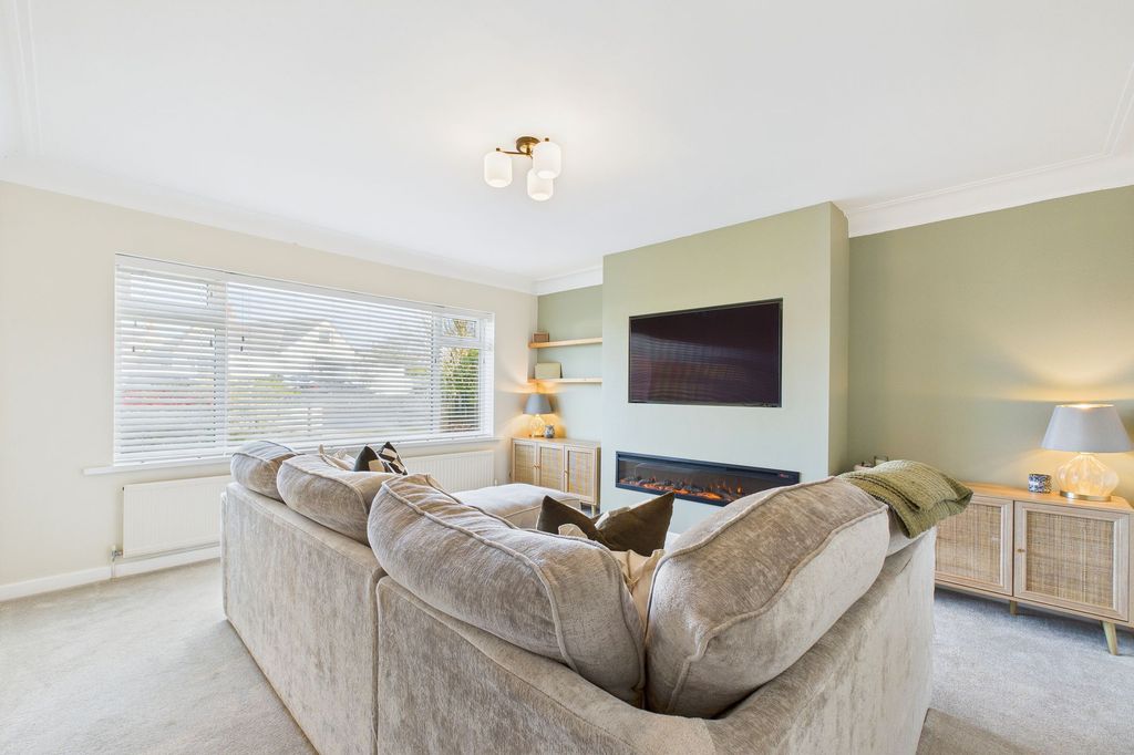 Property photo 3 of 24