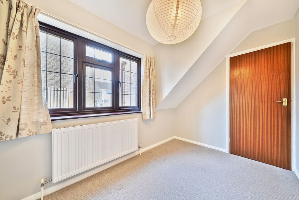 Property photo 3 of 17 Bedroom