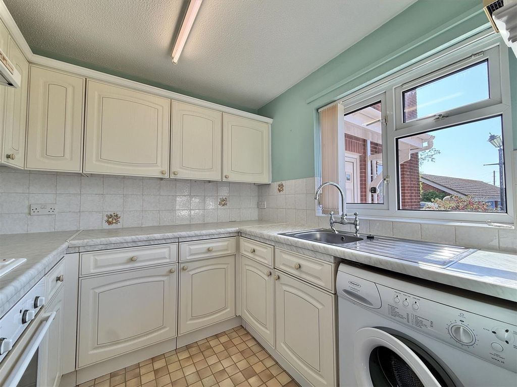 Property photo 3 of 18 Kitchen.Jpg