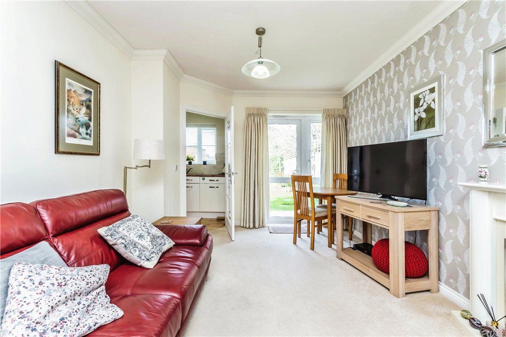 Property photo 2 of 14 Lounge