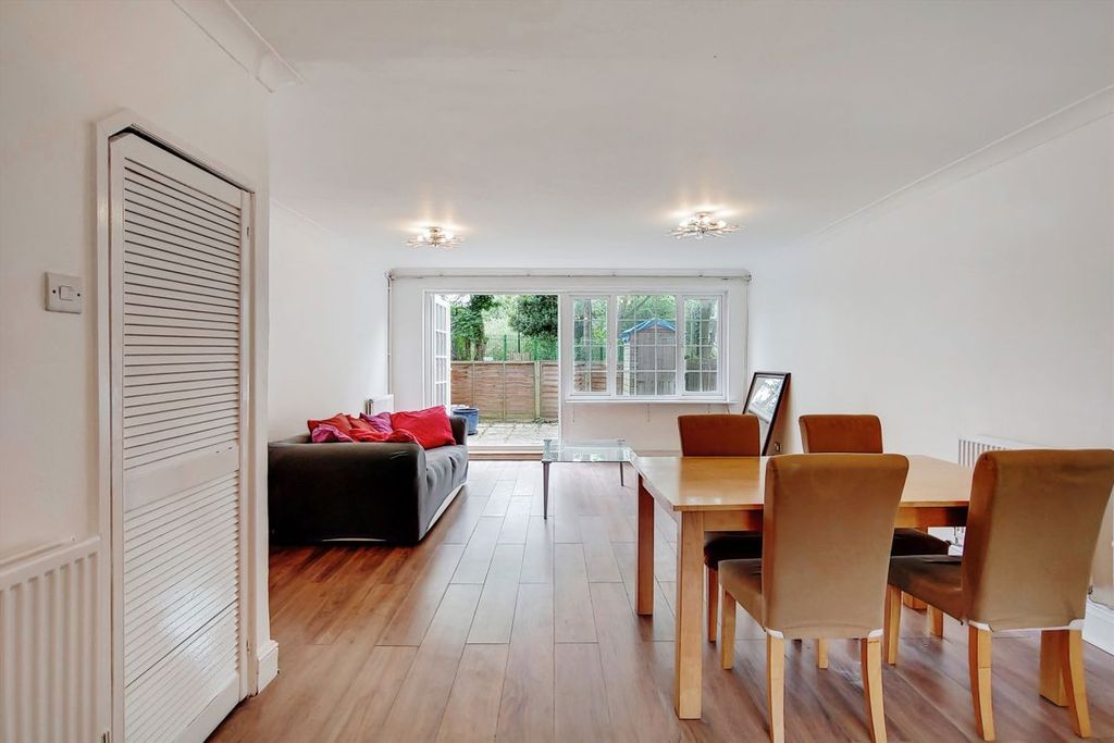 Property photo 2 of 7
