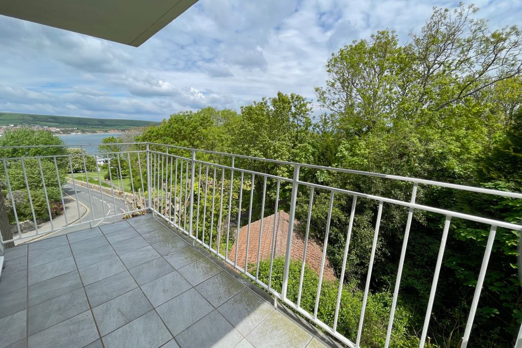 Property photo 2 of 11 Balcony