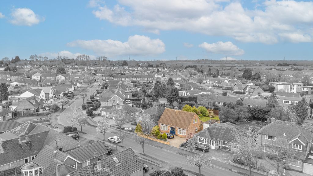 Property photo 3 of 28