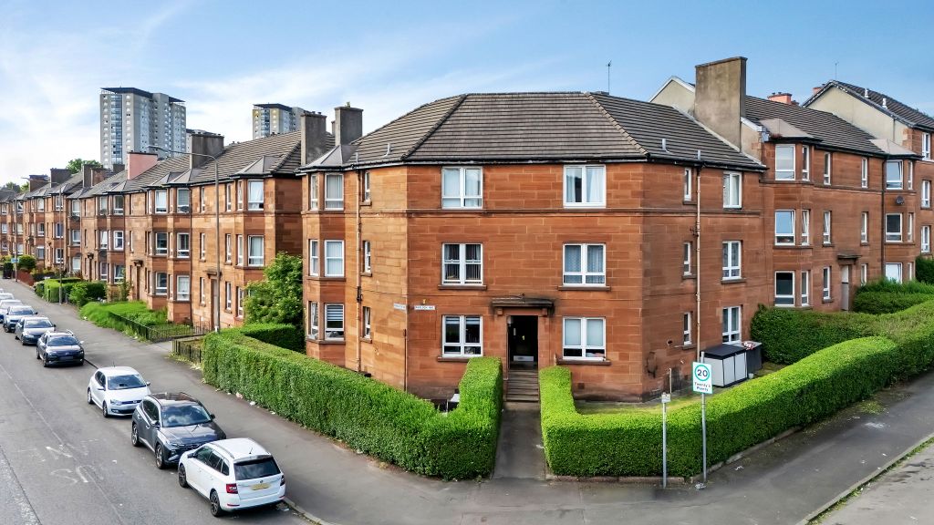 Property photo 1 of 27 79-Web-Or-Mls-1 Raploch Avenue Flat 0.1_10 (2)