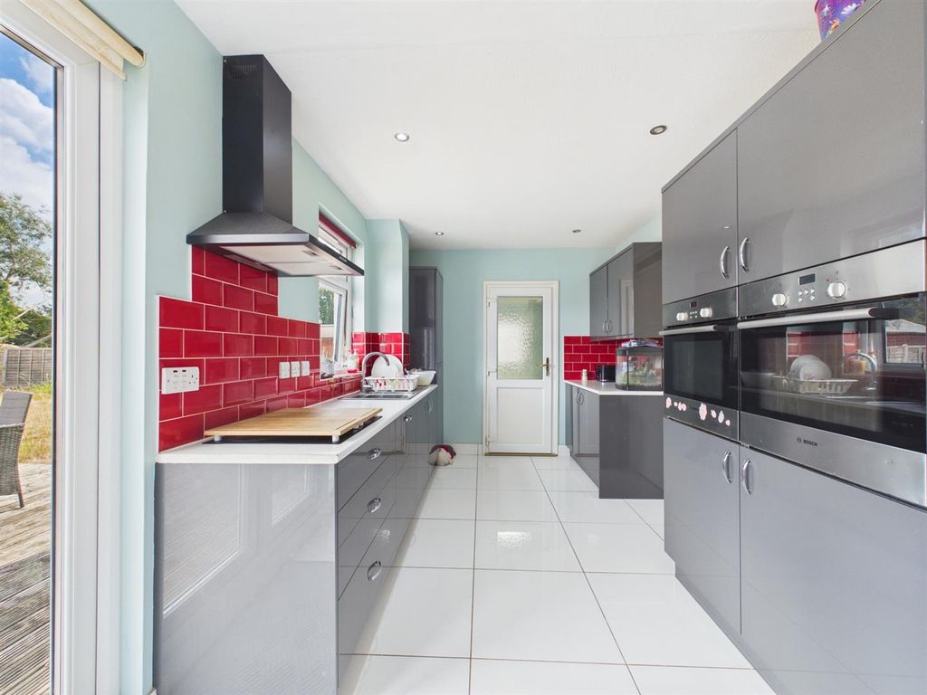 Property photo 3 of 12 Cam02435G0-Pr0375-Still013.Jpg