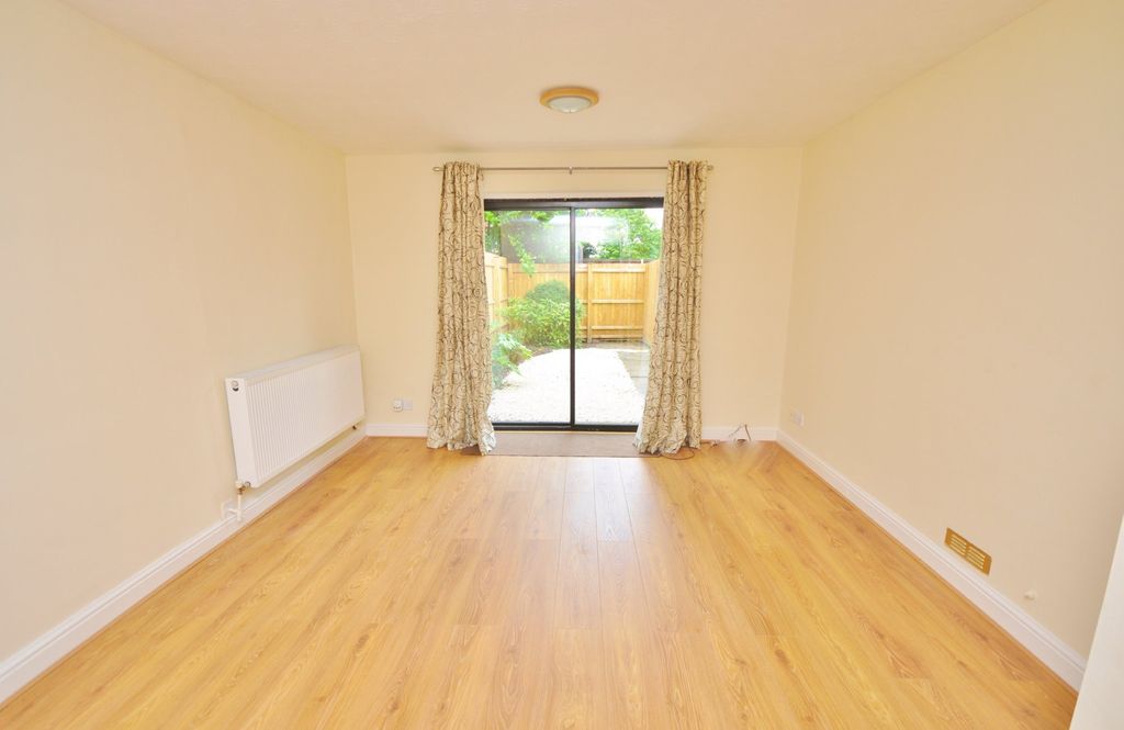 Property photo 2 of 9 Photo 02