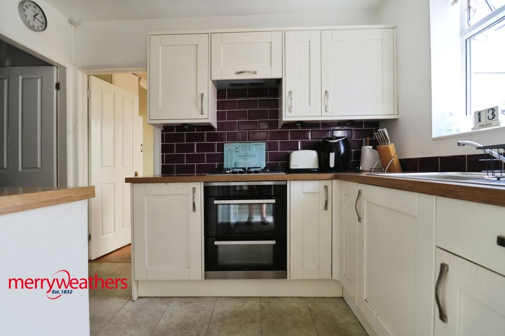 Property photo 2 of 13 Kitchen