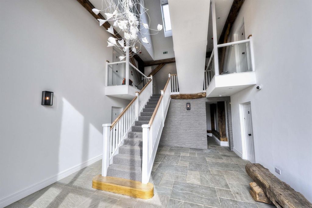 Property photo 2 of 17 Entrance