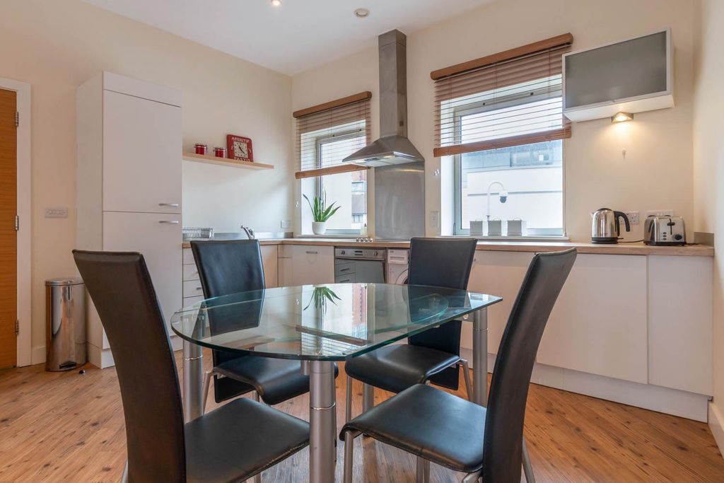 Property photo 3 of 10 Living Area